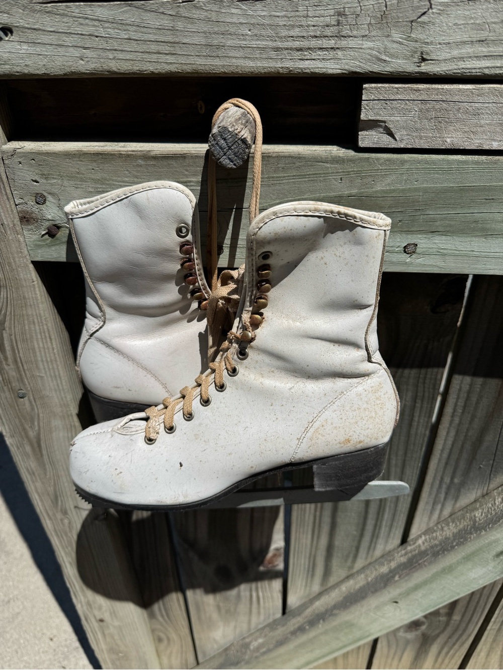 Vintage White Leather Figure Ice Skates with Tan Laces